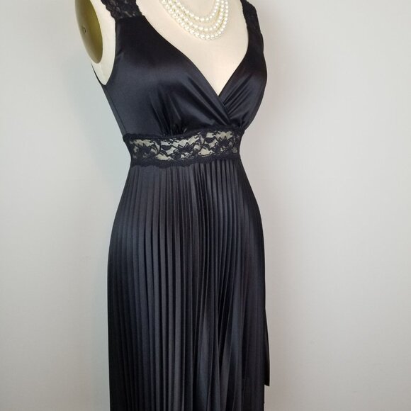 Classic Little Black Dress w/Pleated A Line Skirt & Sheer Lace Panel @ Waist * S - Picture 5 of 10